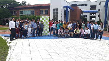 Grupo de estudiantes y docentes participantes en el XIII Encuentro Departamental RedColSi.